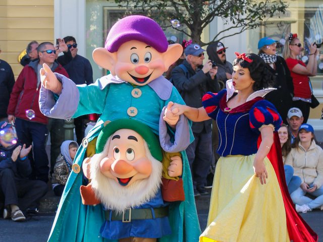 Disney & Grimm: Snow White and the Seven Dwarfs